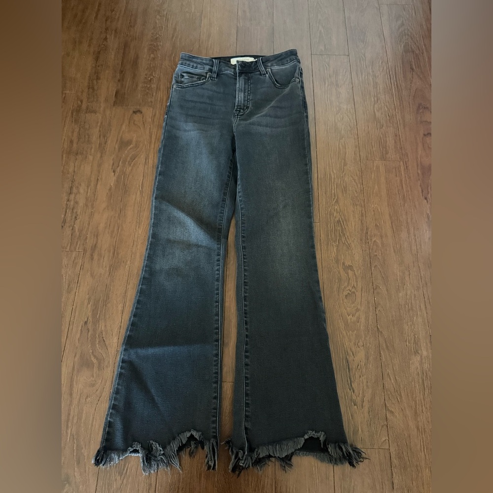 HIDDEN JEANS Fray Hem Crop Flare Jeans - Picture 3 of 5